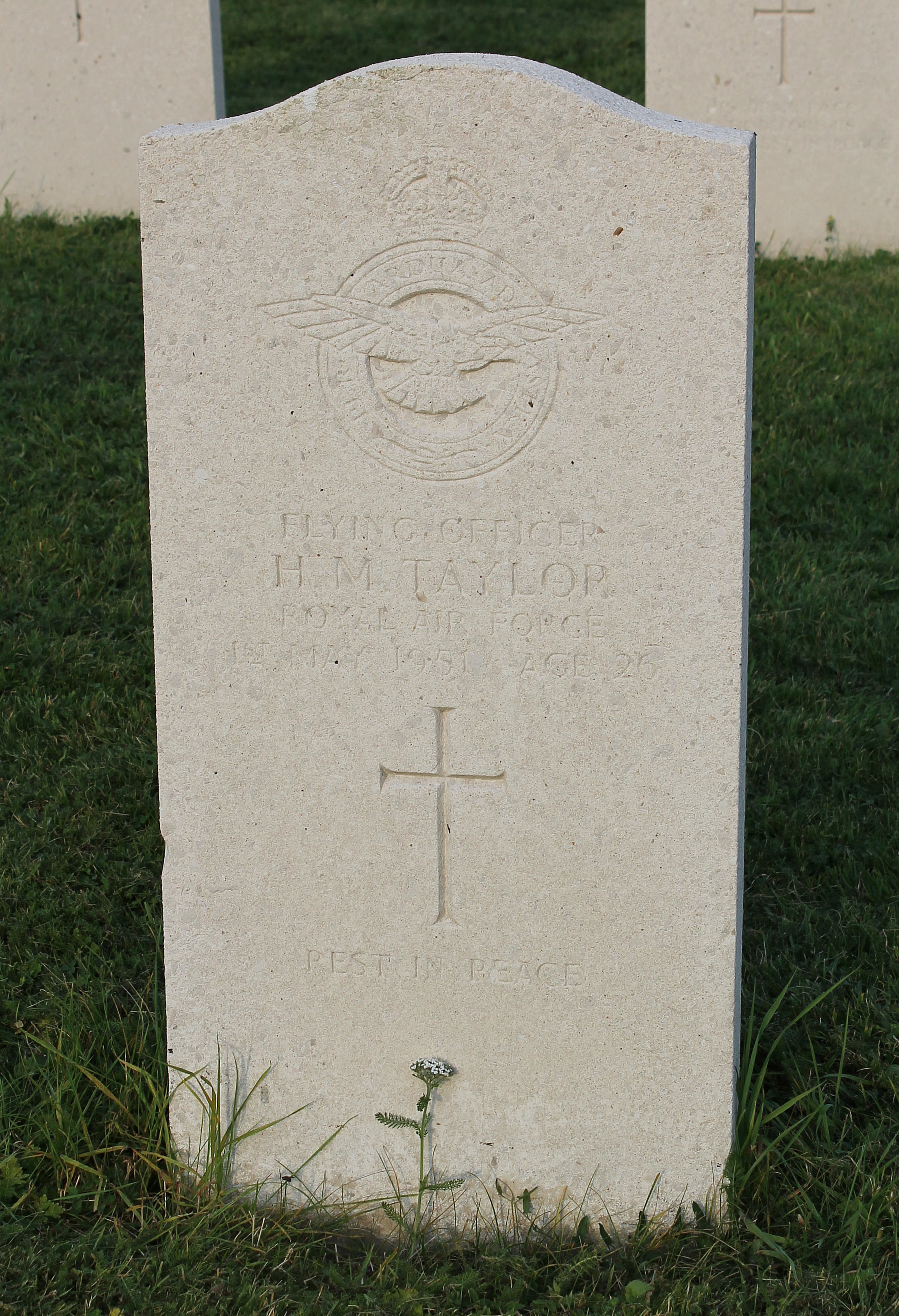 Photo from /search/photos/United Kingdom/Norfolk/East Raynham (St. Mary) Churchyard/IMG_2375.jpg
